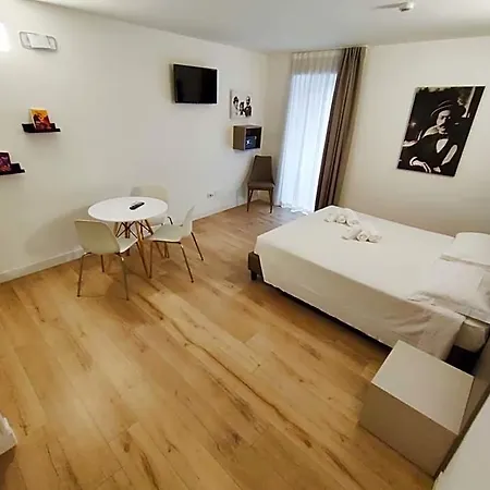 Gallery Apart Otel Trieste
