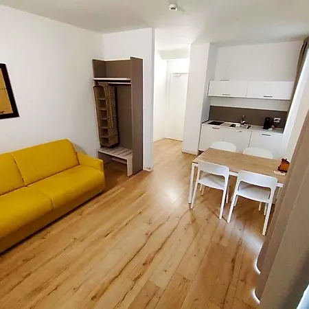 Gallery 4*